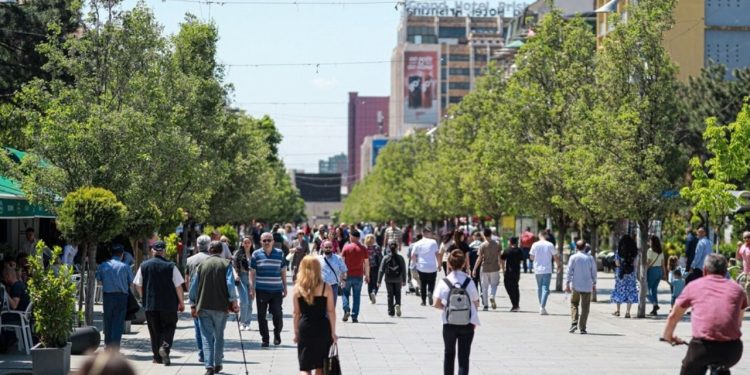 Kosova "e sheh Amerikën si aleat", sondazhi tregon se 77% e qytetarëve e konsiderojnë atë si partnerin kryesor.