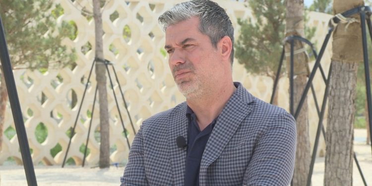 Kryetari i Bashkisë Vlorë, Ermal Dredha, dorëzohet nga posti.