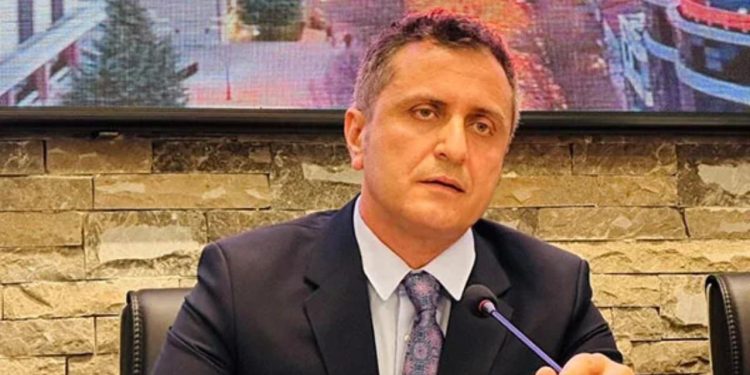 Kryetari i Këshillit të Qarkut Korçë, Erjon Nexhipi, jep dorëheqjen. Zbulohet shkaku.