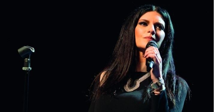 "Kur dikush erdhi për të më marrë me një Porsche, unë nuk hypa; zgjodha metronë," tregon Laura Pausini: Shita 40 milionë albume, por mbeta pa asnjë qindarkë.