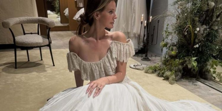 Lana Del Rey publikon imazhe të reja nga ceremonia e saj martesore me Jeremy Dufresne.