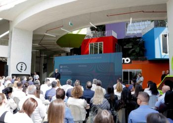 "Le të bëjmë pronar të 'prurësit' të rrushit prej çeliku", Rama ironizon mbi zaptimet e hapësirave publike: U përhap në të gjithë Shqipërinë si një mortje.