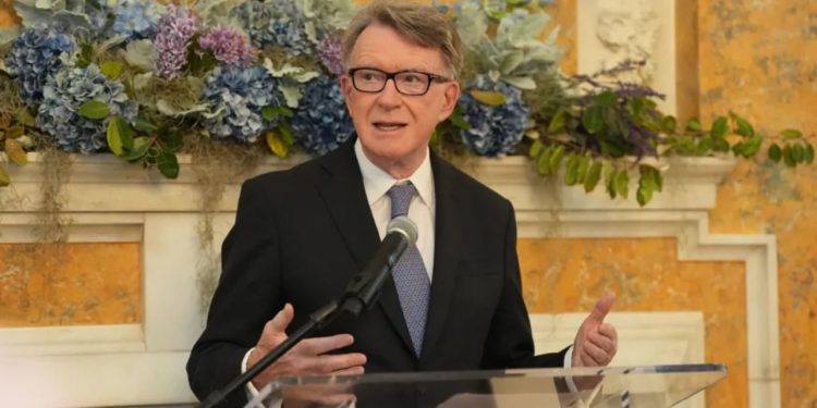 Libri i Ditëlindjes së Epstein zbulon lidhjet me ambasadorin britanik në SHBA: Miku im më i ngushtë...