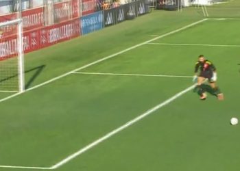 Live Gjibraltar-Shqipëri: Asani trondit rrjetën, por gjyqtari ndalon aksionin për një pozicion të pavlefshëm.