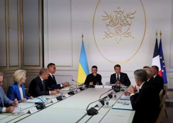 Macron konfirmon mbështetje për sigurinë e Ukrainës, 26 vende të BE-së gati për të dërguar forca, Meloni kundërshton.