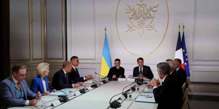 Macron konfirmon mbështetje për sigurinë e Ukrainës, 26 vende të BE-së gati për të dërguar forca, Meloni kundërshton.