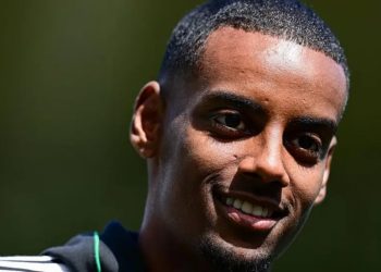 Marrëveshja e madhe e merkatos së verës është e përfunduar: Isak kalon te giganti europian për 125 milion paund.