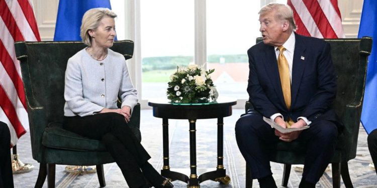 Marrëveshja tregtare BE-SHBA, shumica e europianëve besojnë se Von der Leyen i përmbush kërkesat e Trump.