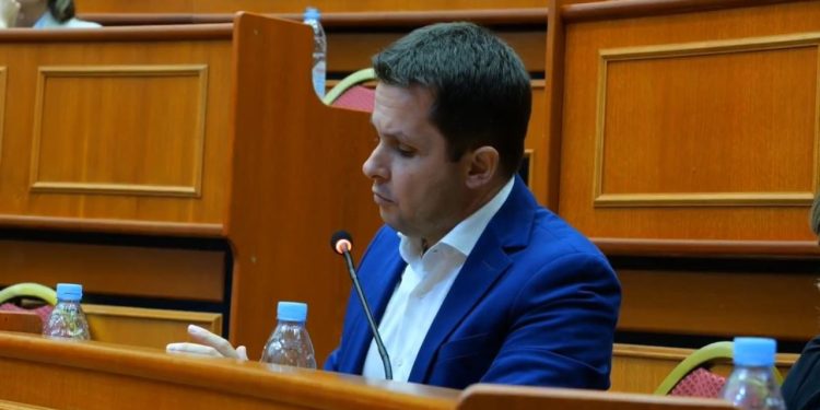 Mbledhja për shkarkimin e Veliajt: Alimehmeti thotë se e keni mbyllur kapitullin, ai dhe ju keni kryer shkeljet.