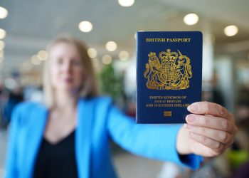 Mbretëria e Bashkuar lançoi kartën dixhitale të identitetit për të luftuar aktivitetet ilegale të punës.