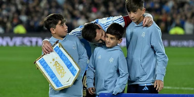 Mesi përfundon me emocion, ylli argjentinas brilloi me dy gola në ndeshjen e tij të fundit përpara tifozëve.