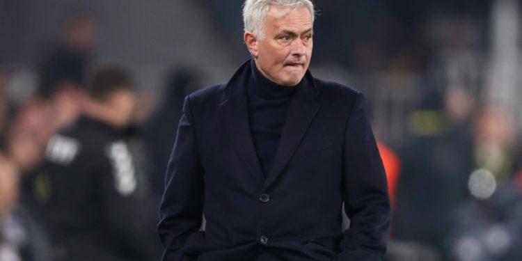Mourinho "tradhton" klubin ku la gjurmë, portugezi gati të marrë drejtimin e rivalëve të përjetshëm të Portos.
