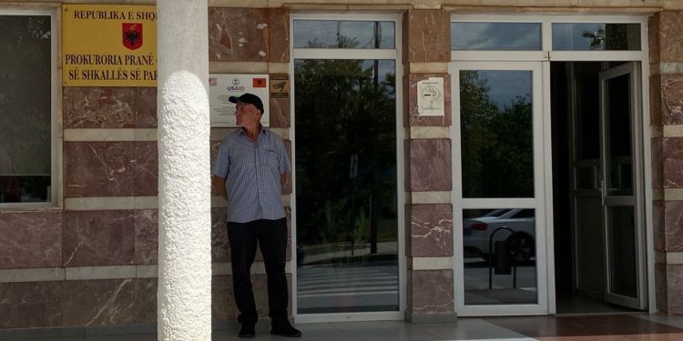 Ndërtim i paligjshëm i 8 objekteve, Gjykata e Kukësit vendos masën 'detyrim paraqitjeje'