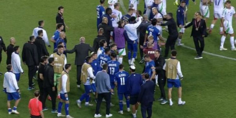 Ndeshja e trazuar mes Izraelit dhe Italisë shkakton debat, lojtarët izraelitë thonë: Na kanë ofenduar gjatë gjithë ndeshjes.