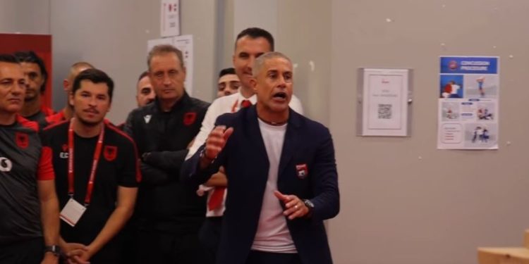 “Ndiej keqardhje për ata që nuk luajnë, është një ndjenjë e pakëndshme”/ Shfaqen pamjet e mesazhit të Sylvinhos për lojtarët pas ndeshjes me Letoninë.