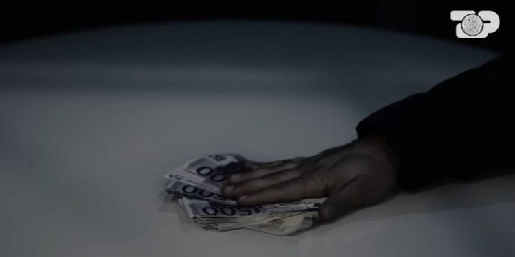 Në brendësi të ngjarjes: “Aman, vëlla, jo sonte, sepse do ta pish Talo Çelën”, kush e tradhtoi ‘Momën’ dhe misteri i vdekjes së informatorit.