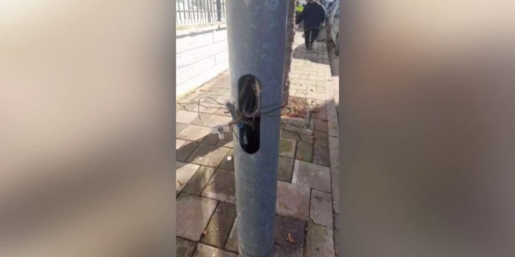 Në rrezik në rrugë: Çfarë të bëni nëse vini re shtylla të dëmtuara?