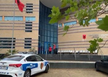 Nën masa të larta sigurie, arrin në gjykatën e Shkodrës i dyshuari për masakrën me dy të vdekur dhe dy të plagosur.