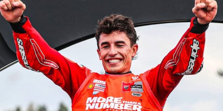 Nga dhimbjet te majat e MotoGP: Marc Marquez bën historinë, shpallet kampion bote për herë të nëntë dhe arrin legjendën Rossi.