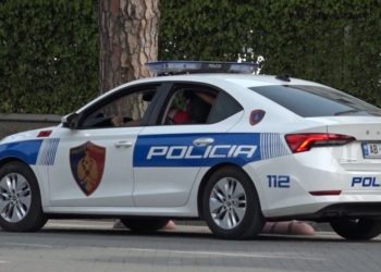 Ngjarja e rëndë në aksin “Fushë Krujë-Vorë”: Një të mitur e morën peng dhe e dhunuan, dy persona shpallen në kërkim.