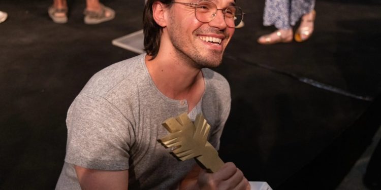 Ngjarje Befasuese: Regjisori shqiptar shpallet fitues në Festivalin e Filmit me film të shkurtër në Greqi