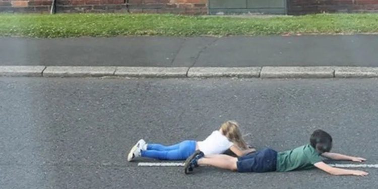 Ngjarje e rëndë në Selanik: Fëmijët 1 dhe 2 vjeç zbulohet në rrugë, arrestohen prindërit shqiptarë.