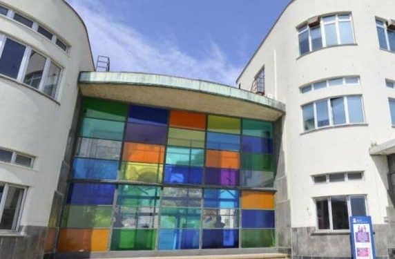 Ngjarje tragjike në Itali: një 7-vjeçar bie nga çatia e shkollës