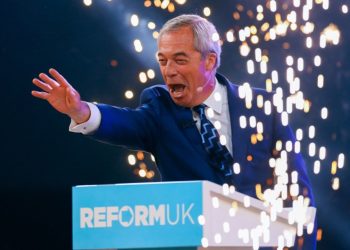 Nigel Farage bën deklaratën e fortë në konferencë: Anijet me emigrantë do të ndalojnë brenda dy javëve pas marrjes së detyrës si kryeministër.