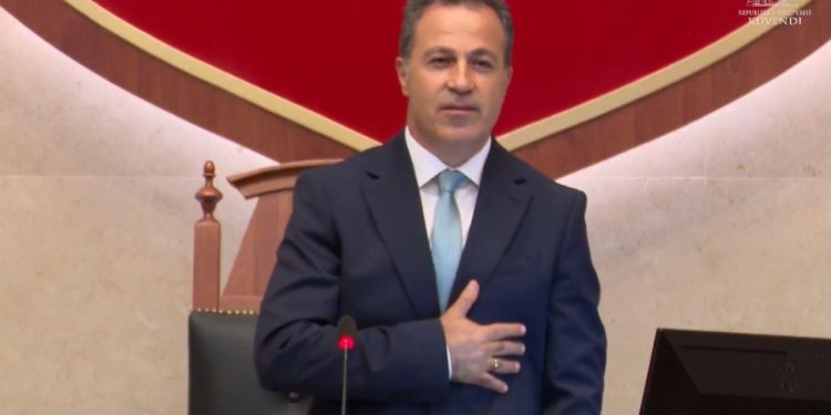 Niko Peleshi zgjidhet kreu i ri i Kuvendit të Shqipërisë me 84 vota për! Mazhoranca e feston, ndërsa opozita shpreh protestat e saj.