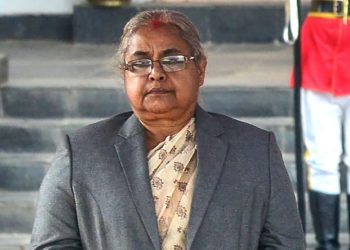 Një gjykatëse ndaj korrupsionit në Nepal, Sushila Karki, merr detyrën si Kryeministre.