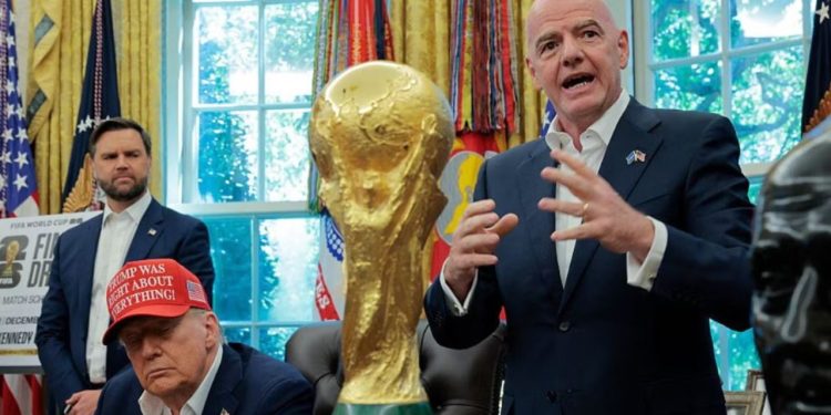 Një ide që mund të transformojë futbollin: FIFA po shqyrton seriozisht zgjerimin e Kupës së Botës me më shumë skuadra të angazhuara.