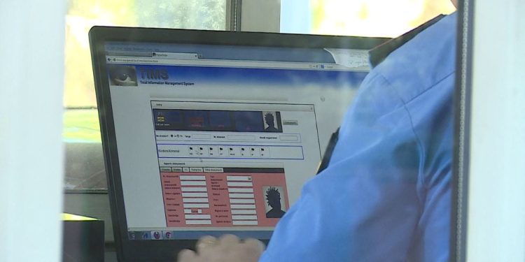 "Një nivel i vogël korrupsioni në familje”: Nga kreu i SHISH te bixhozi ilegal, USB që zbuloi shkeljet e ish-drejtorit të Shërbimit Informativ