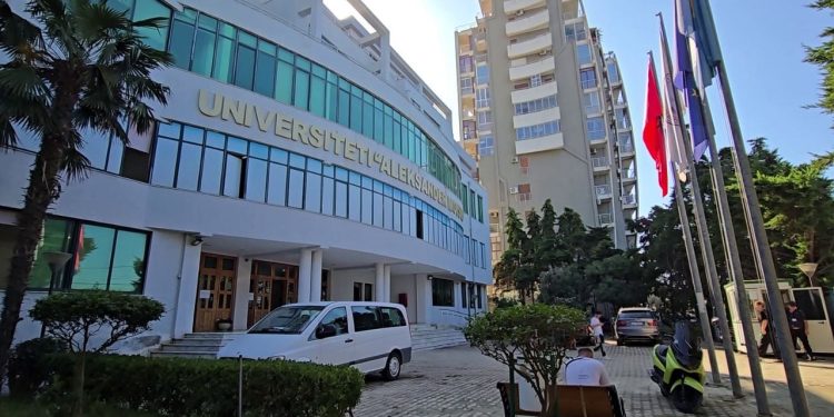 Numri i studentëve në Durrës rritet, 1296 të rinj regjistrohen në arsimin e lartë, bashkëpunim me “La Sapienza” në Romë.