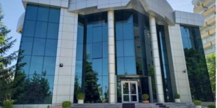 Nxënësit e mitur denoncojnë, Prokuroria e Korçës çon në gjyq mësuesin e artit.