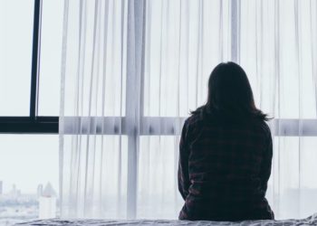 OBSH nxjerr raport shqetësues: Një në çdo 100 vdekje në botë vjen si pasojë e vetëvrasjes