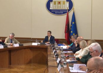 Opozita ngec Kuvendin/ Refuzon të dorëzojë emrat e kryetarëve dhe anëtarëve në komisionet parlamentare.