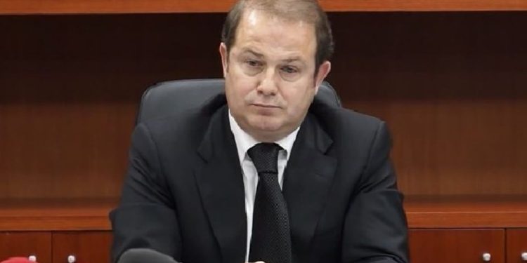 Opozita po e ashpërson qëndrimin në Kuvend? Propozimi i Gjin Gjonit në grupin e PD: Të kontribuojmë nga 1 mijë euro për të bllokuar 20 mijë qytetarë para Parlamentit.