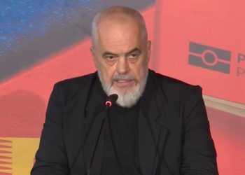 “Opozita sot thekson një letër anonime”, Rama mbi shkarkimin e Veliajt: Një kryetar i ndodhur në vështirësi, duhet të përparojmë për Tiranën.