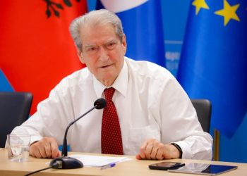 PD zgjodhi drejtuesit e grupit parlamentar: Bardhi u emërua kryetar, Gjekmarkaj nënkryetar, Leskaj kundërshton në votim.