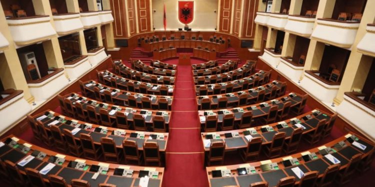 PS propozon rritjen e numrit të Komisioneve Parlamentare, zbardhet dokumenti zyrtar me nënshkrimet e socialistëve, i gatshëm për Kuvend.