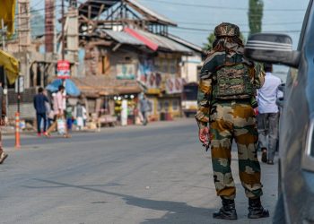 Pakistan: Trupat e tre transgjinorëve të vrarë me armë zjarri, zbulohet pranë një rruge.