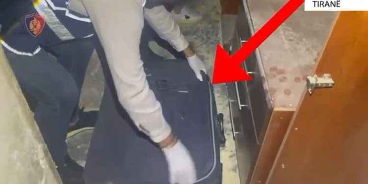 Pamje nga operacioni antidrogë në Tiranë: Zbulimi i të rinjve me valixhen e mbushur me drogë, që erdhi nga Sukthi