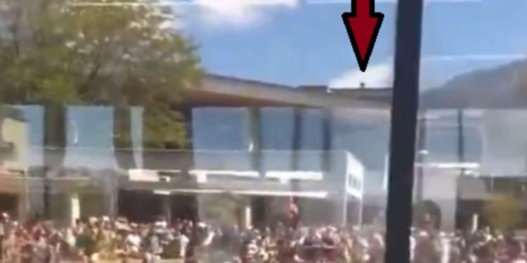 Pamje shqetësuese pas vrasjes së Charlie Kirk, një person i mistershëm shfaqet duke u arratisur mbi çatinë e universitetit.