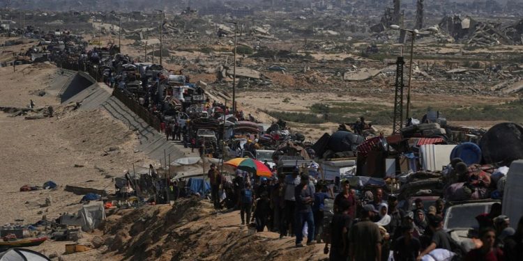 Pamje tragjike në Gaza, mijëra palestinezë në kërkim të shpëtimit ndërsa tanket izraelite mbushin rrugët.