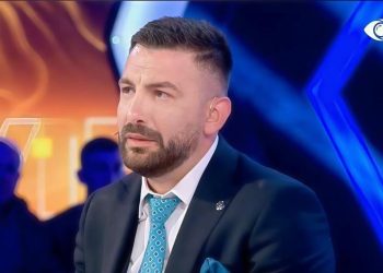 Pas paralizës faciale, si është gjendja aktuale e këngëtarit Kelly? Zbulohen informacione të reja.