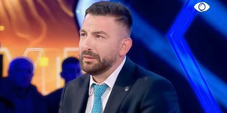 Pas paralizës faciale, si është gjendja aktuale e këngëtarit Kelly? Zbulohen informacione të reja.