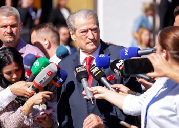 Pas përfundimit të seancës plenare, Berisha convokon një takim urgjent në selinë blu.