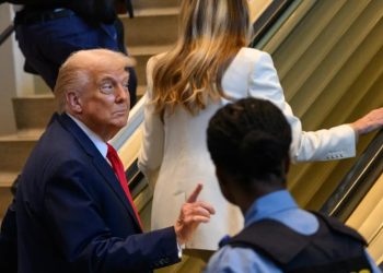 Pas problemas me shkallët lëvizëse dhe mikrofonin, Shtëpia e Bardhë kërkon një hetim mbi incidentet e Trump gjatë fjalimit në OKB