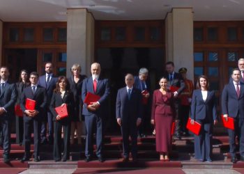 Pas votimit të djeshëm në Kuvend për programin “Rama 4”, kryeministri dhe ministrat e kabinetit të ri betohen në Presidencë.