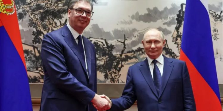 Pekini mban samitin e liderëve në mes të tensioneve me Perëndimin: Analizë nga BBC mbi arsyet pse Vuçiç dhe Fico vendosën të marrin pjesë.